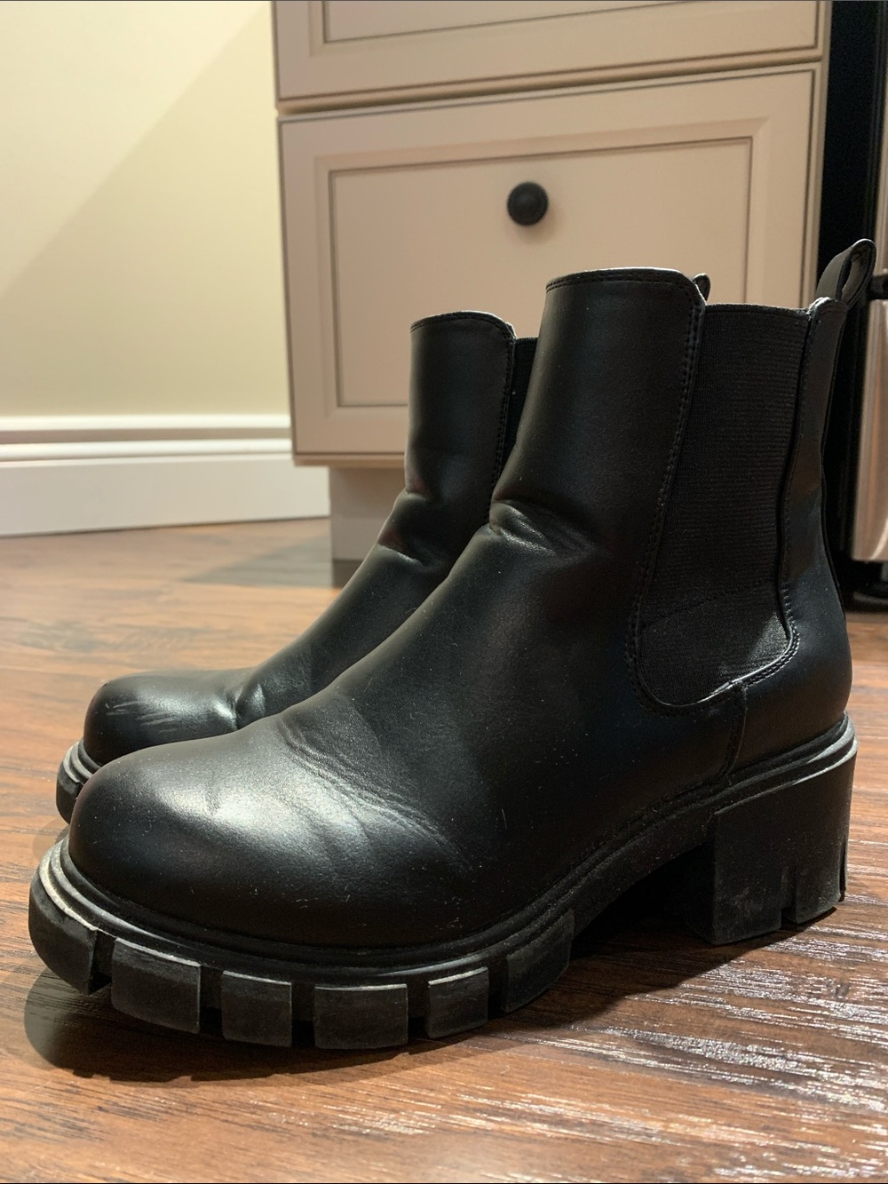 Steve Madden Black Chelsea Lug Boot - Women's Stylish Ankle Boots